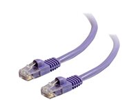 C2G Cat5e Booted Unshielded (UTP) Network Patch Cable - Koblingskabel - RJ-45 (hann) til RJ-45 (hann) - 1 m - UTP - CAT 5e - formstøpt, uten hindringer, flertrådet - purpur 83659